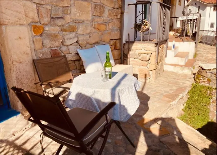 Balcony And Ocean Views *