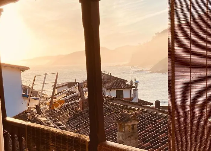 Balcony And Ocean Views Holiday home